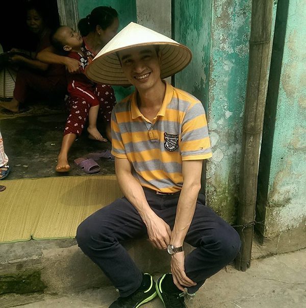 Alex et le chapeau conique