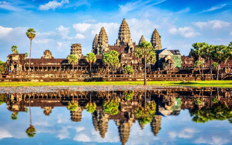 Angkor, Siem Reap est une ville située au nord-ouest du Cambodge, célèbre pour son rôle central en tant que point de départ pour la découverte des temples d'Angkor.