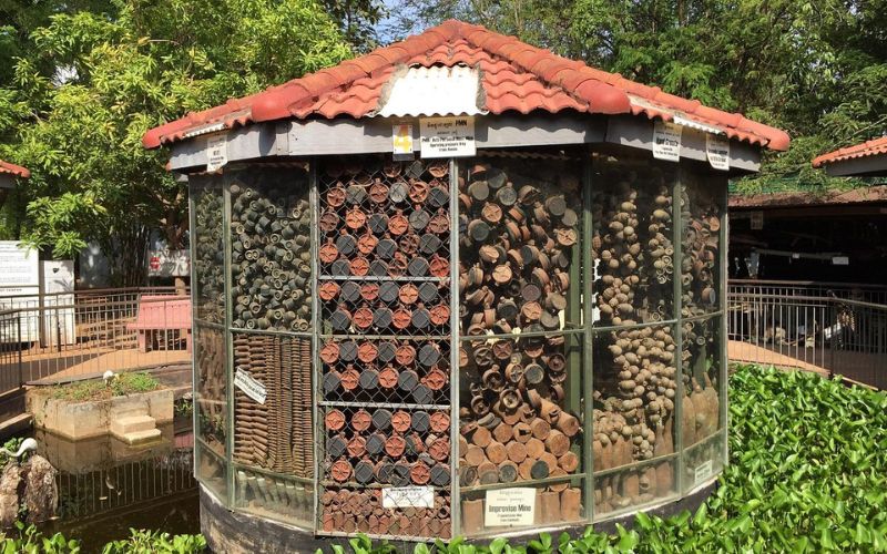Au musée cambodgien des mines terrestres