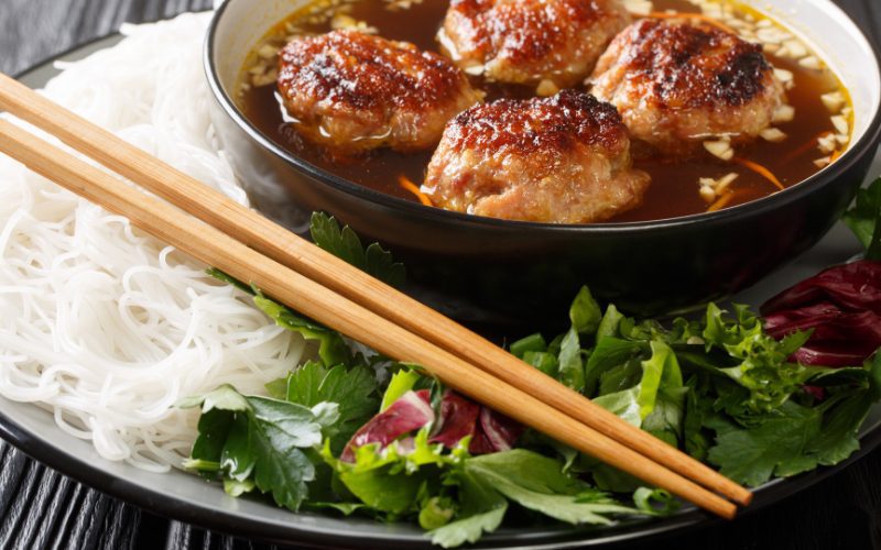 Bun Cha - Vermicelles de riz, porc grillé & herbes fraîches