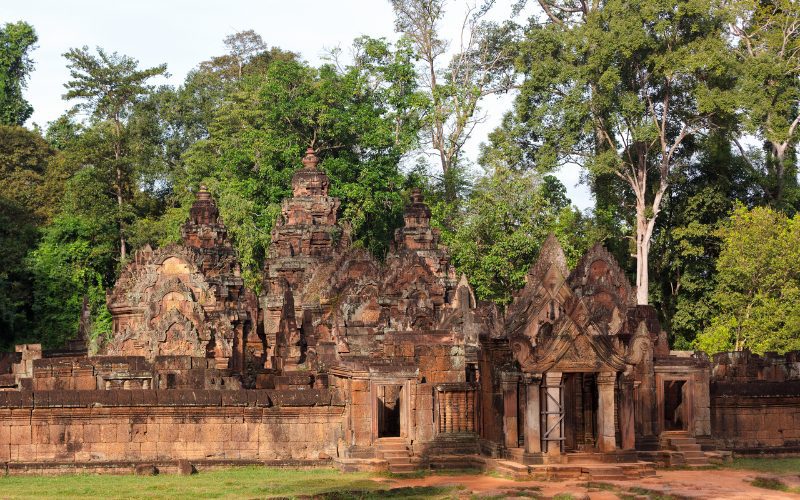 Banteay Srey qui signifie la citadelle des femmes ou de la fortune est un temple hindouiste.