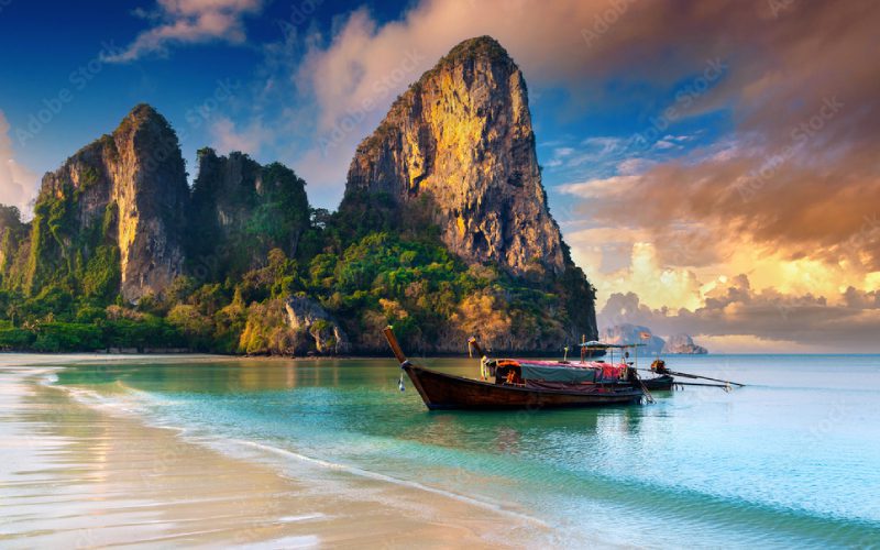 Coucher de soleil sur la plage de Railay