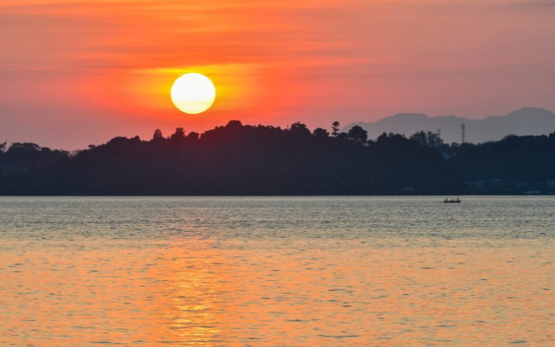 Coucher de soleil à la plage de Maung Ma Gan