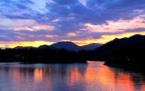 Coucher du soleil sur la rivière