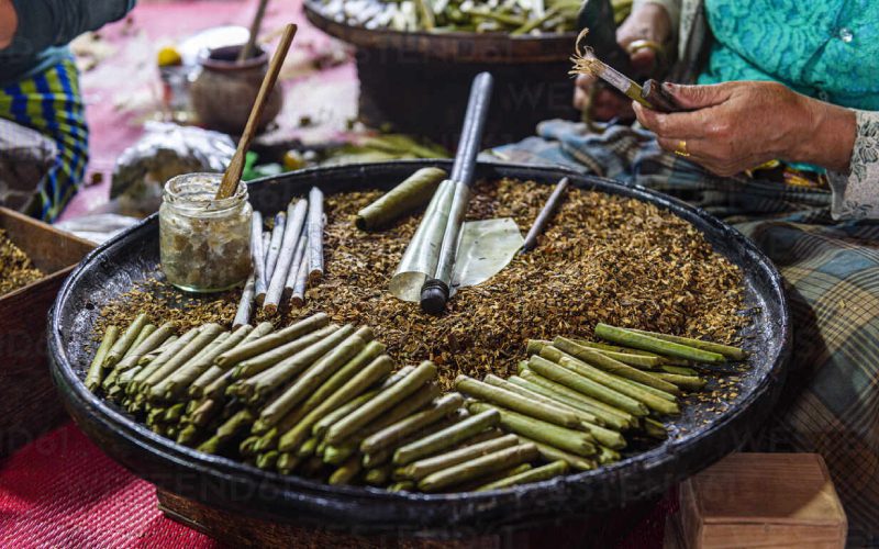 Cigares birmans roulés à la main au Myanmar