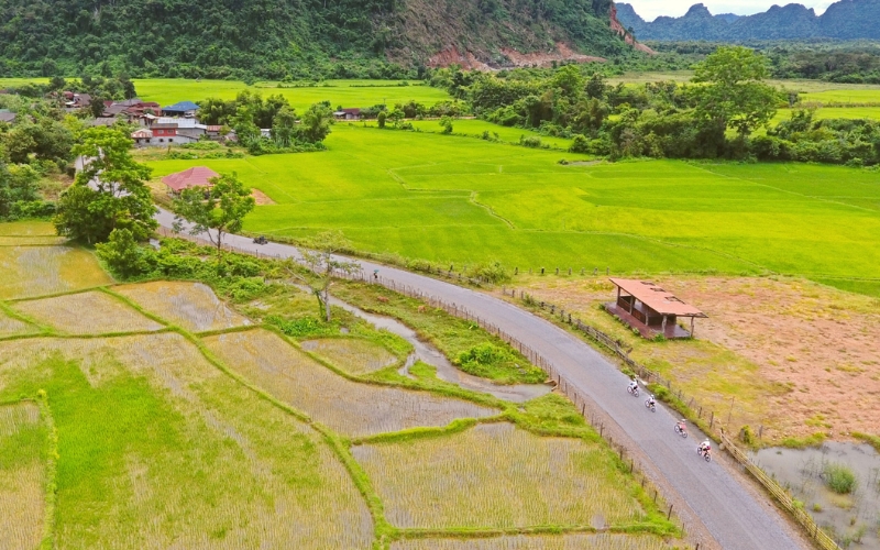 Des Villages Ethniques aux Sites UNESCO du Laos en 18 Jours