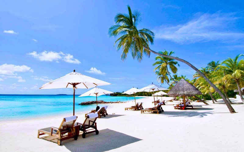 Détente sur la plage de Nha Trang