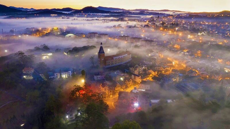 Dalat en plein brouillard