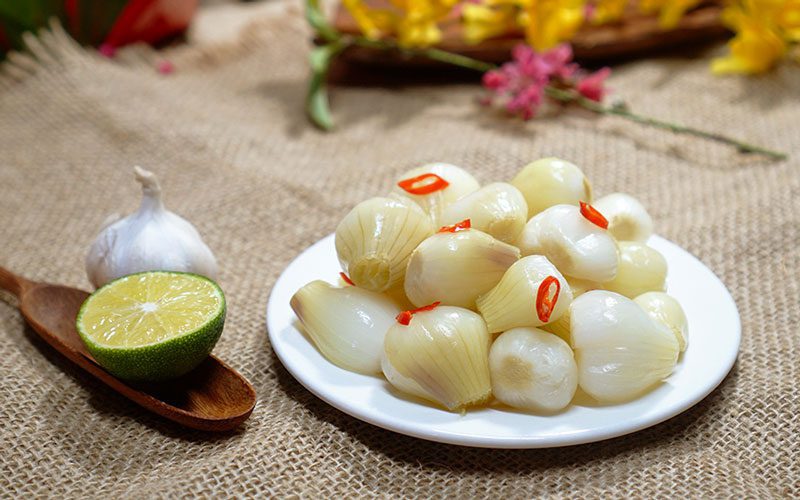 Dua hanh, oignons marinés