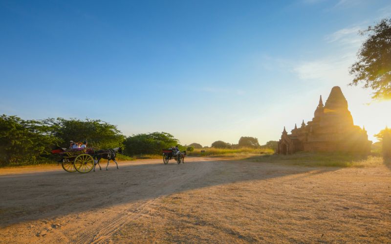 Découverte de Bagan en calèche
