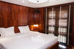 Cabine à bord - Dragon Eyes