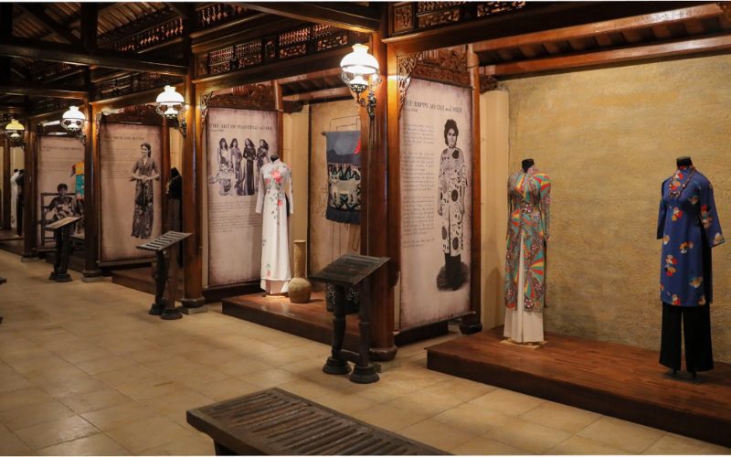 Exposition : Histoire de l'Ao Dai