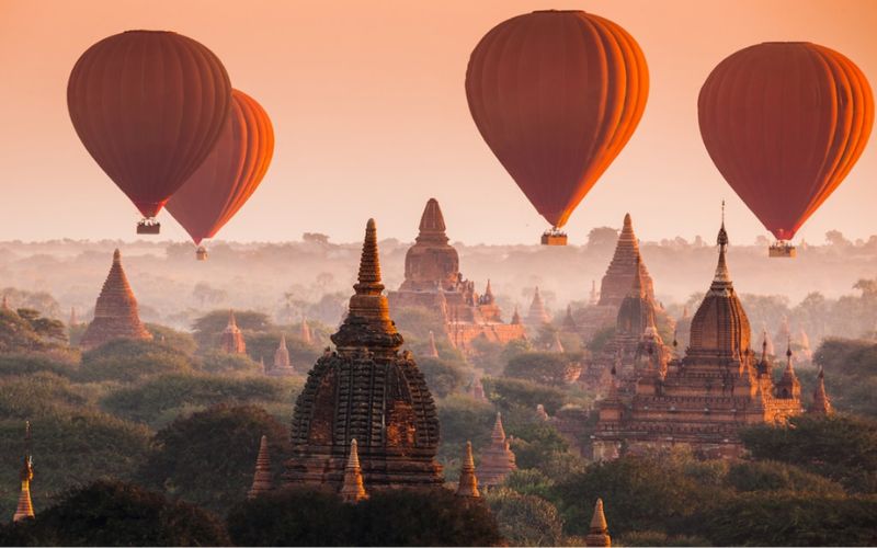 Exploration de l'ancienne ville de Bagan en montgolfière
