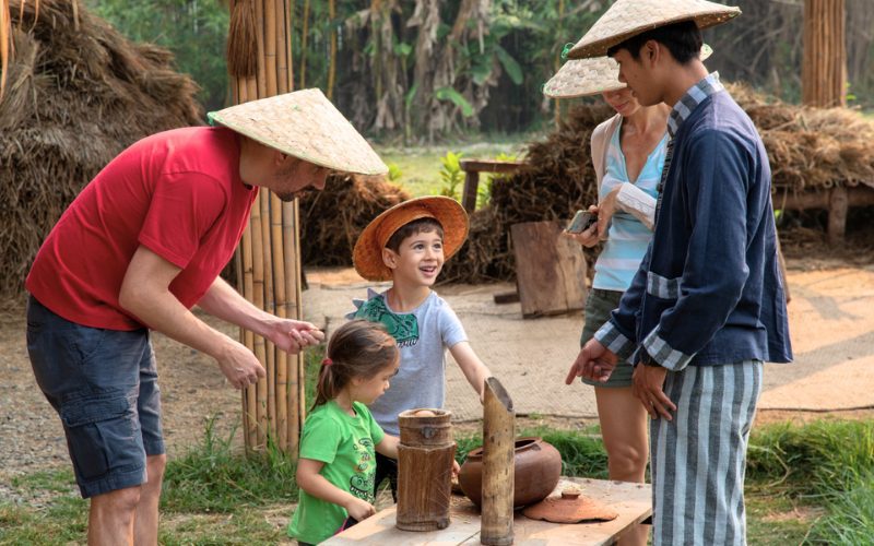 Expérience de la fabrication du riz dans la ferme Living Land à Luang Prabang