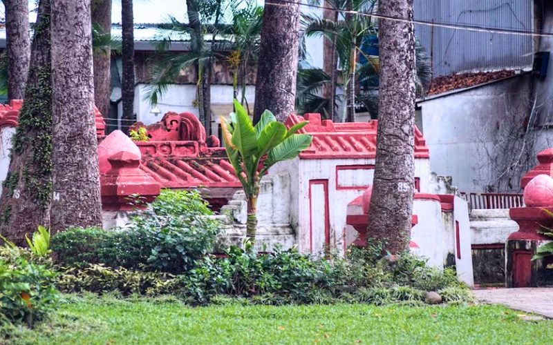 Explorez l'ancien mausolée de la famille Lâm