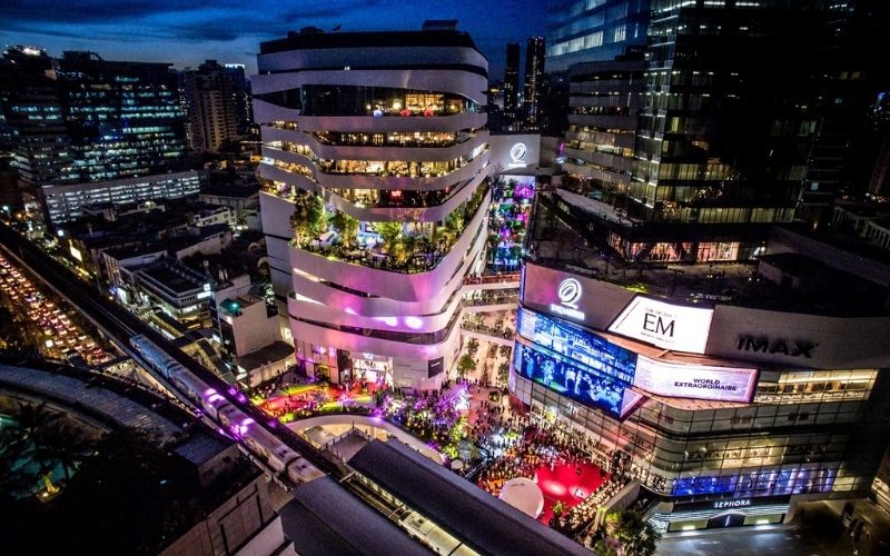 Extérieur du centre commercial EmQuartier