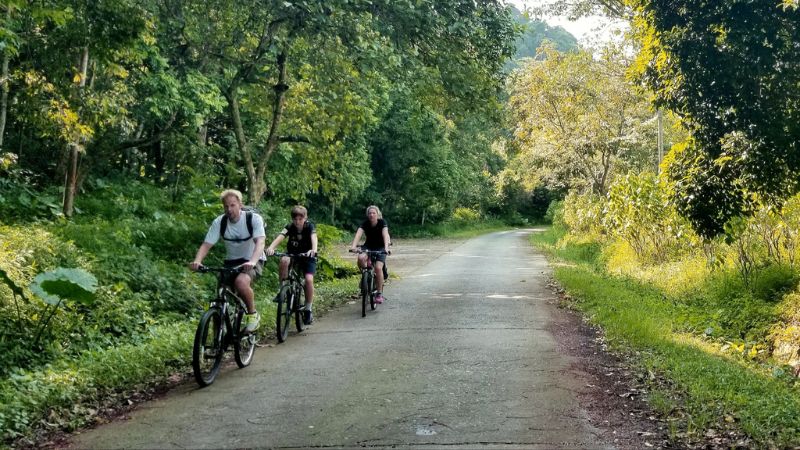 Faire du vélo dans le parc national de Cuc Phuong