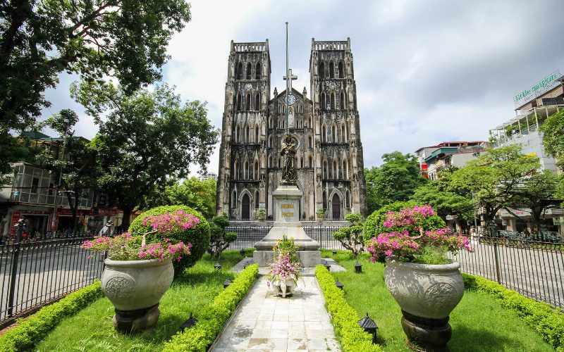Façade de la Cathédrale Saint-Joseph
