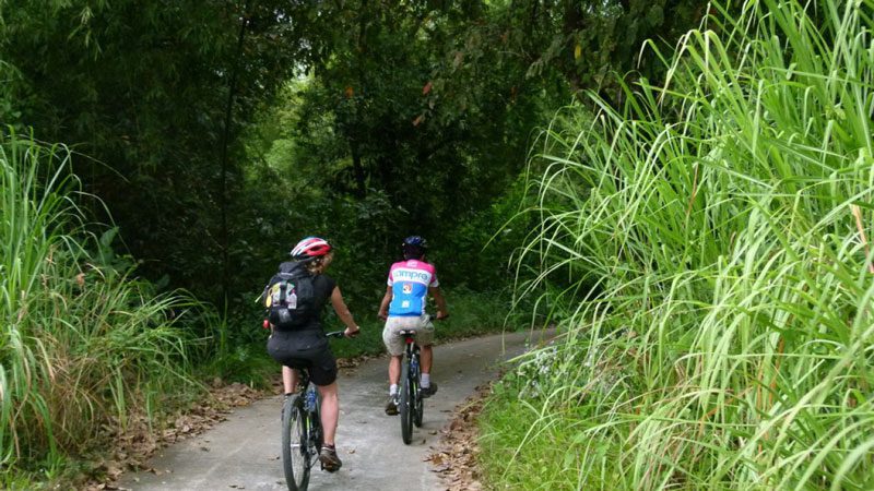 Faire du vélo dans les environs de Nam Cat Tien
