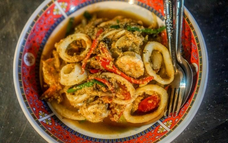 Fruits de mer au curry à Koh Samui