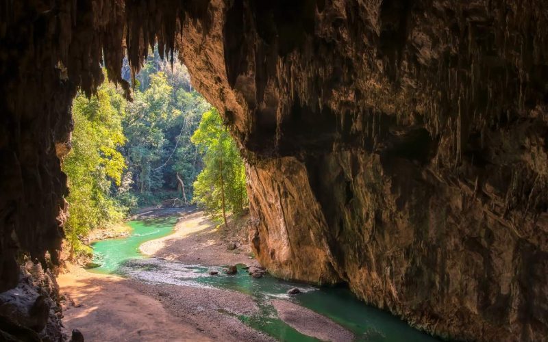Grottes de Tham Lod