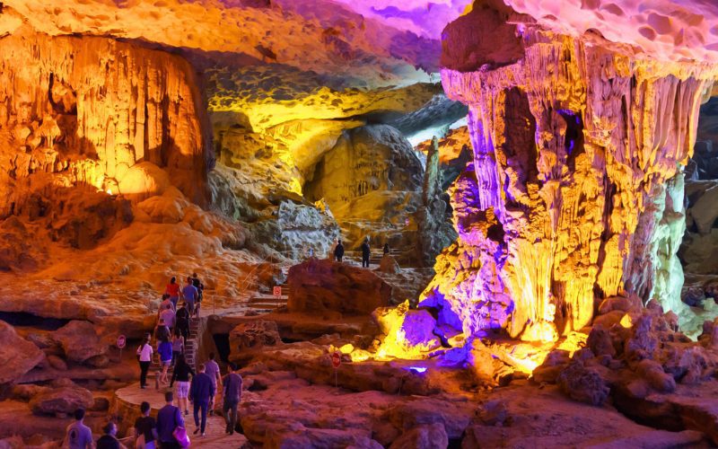 Grotte de surprise (Grotte de Sung Sot)