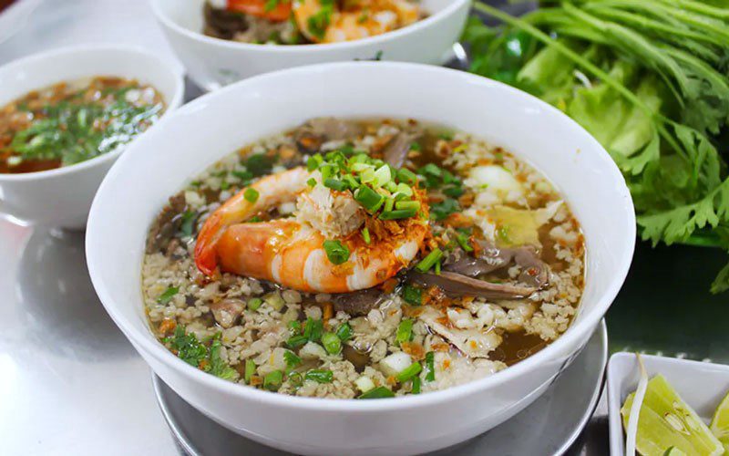 Hu tieu Nam Vang - Un plat délicieux à déguster au marché de nuit de Ben Thanh