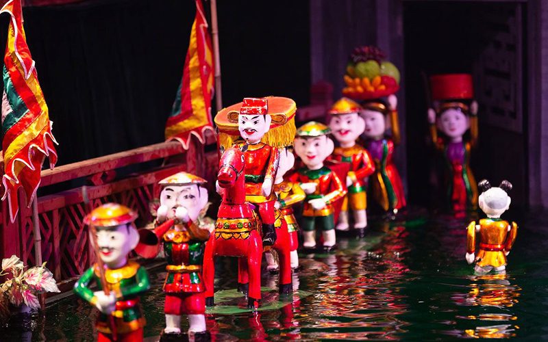 Spectacle de marionnettes sur l'eau