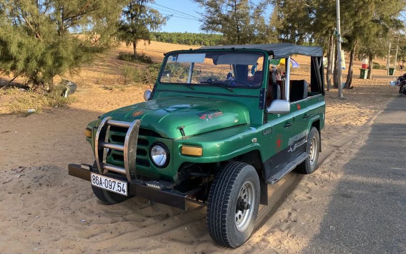 La visite en jeep des dunes de sable rouge et blanc de Mui Ne est une expérience incontournable