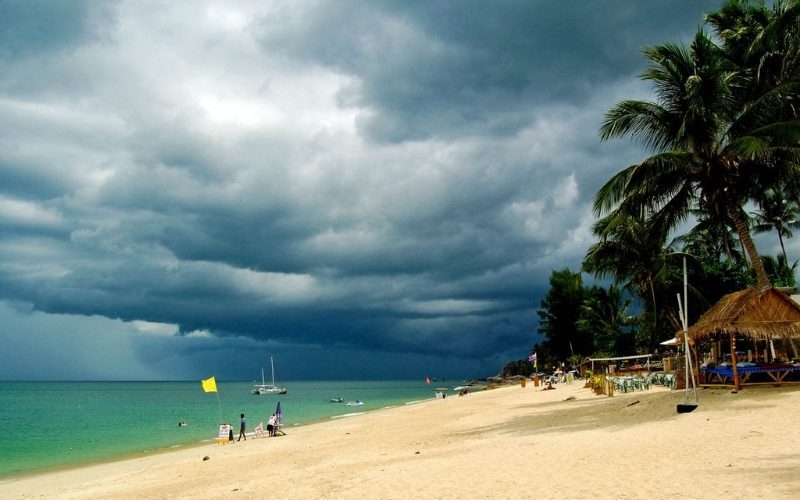 Journées de mauvais temps sur les plages de Thaïlande