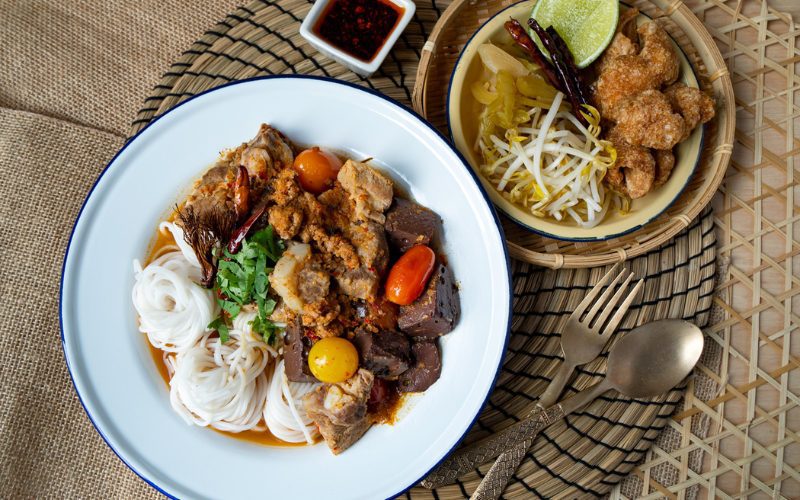 Khanom jeen nam ngiao