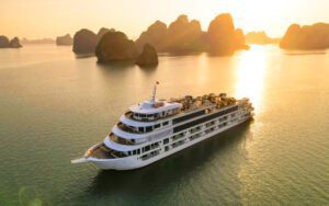 Lever de soleil sur la baie d'Ha Long