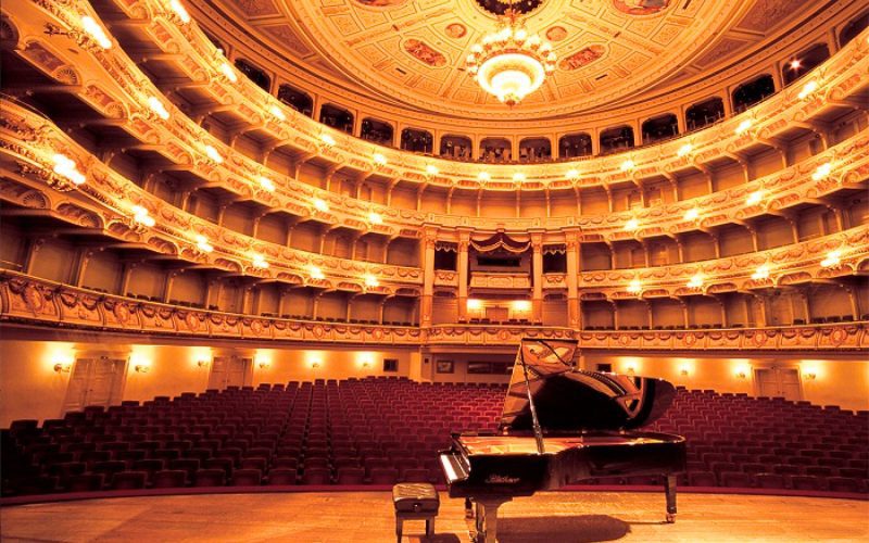 Les soirées symphoniques apportent leurs propres empreintes inoubliables au public à l'Opéra de Saïgon
