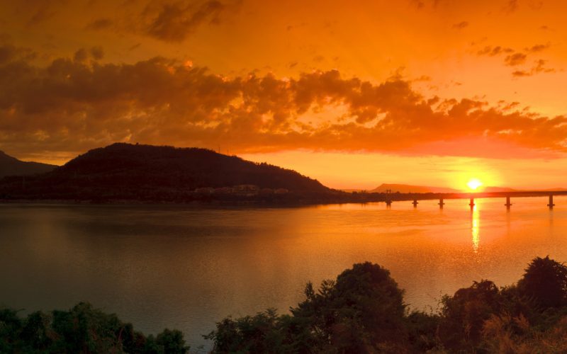 Le coucher du soleil à Paksé