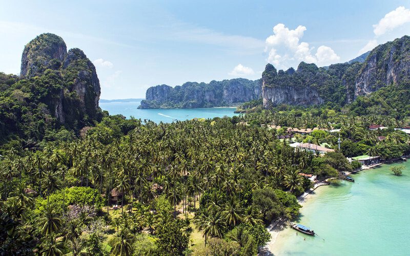 Le plage à l'est et la plage à l'ouest de Railay