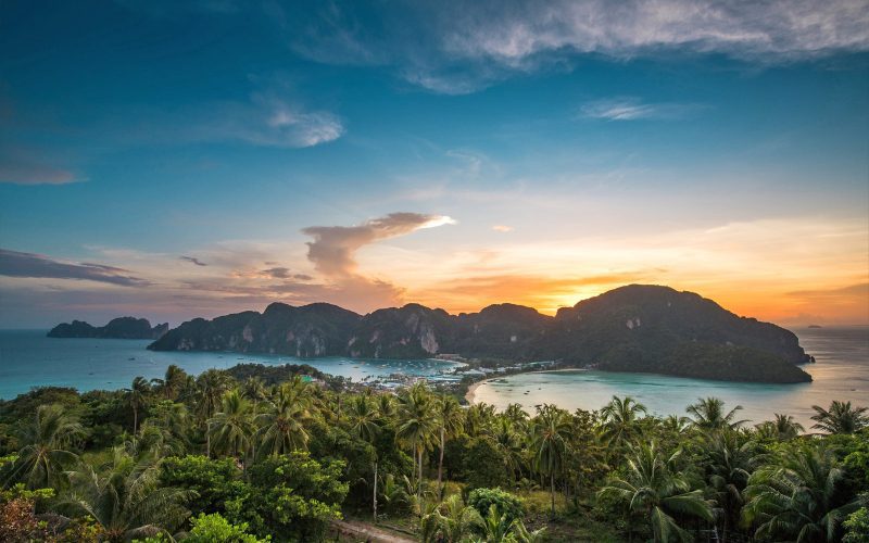 Lever du soleil sur les îles Phi Phi