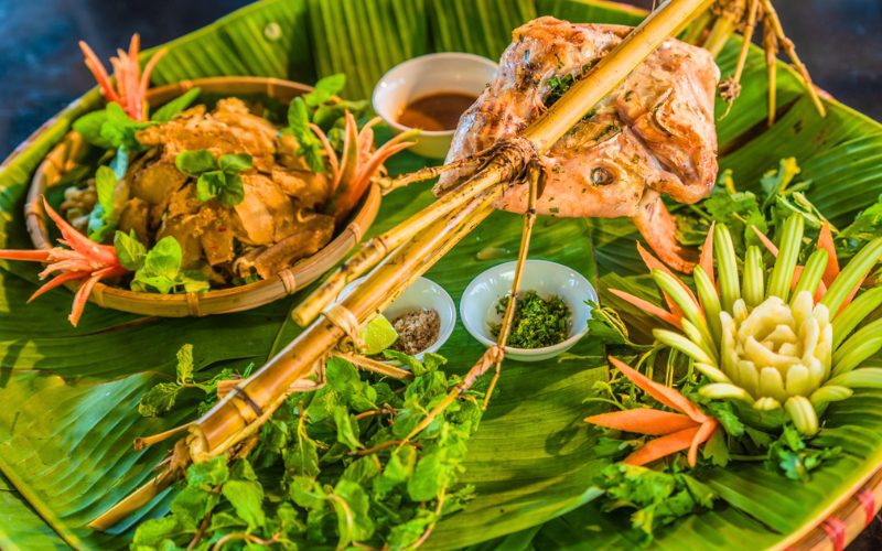 L'un des principaux attraits du village touristique Bình Quới 2 est sa riche palette culinaire, inspirée par les saveurs authentiques de l'océan