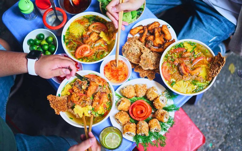 Les plats de rue au Vietnam sont idéaux pour le petit budget