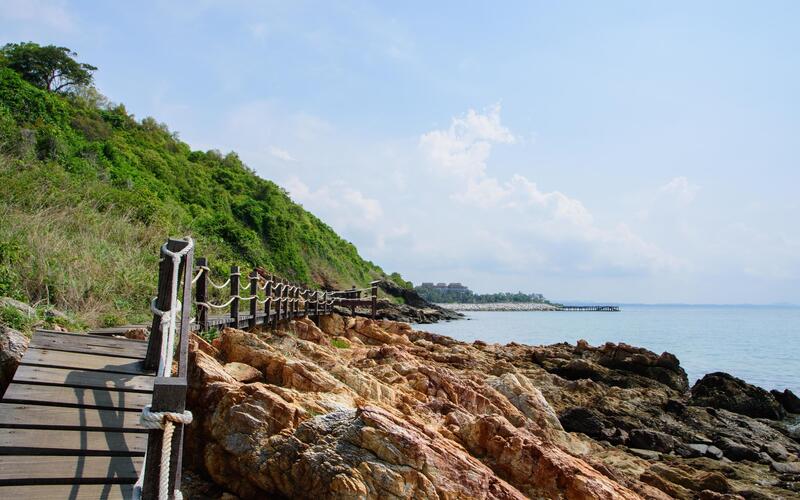Le bord de mer dans le parc national de Khao Laem Ya