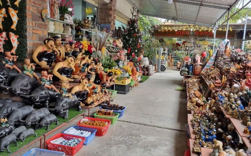 Marché de la poterie de Bat Trang