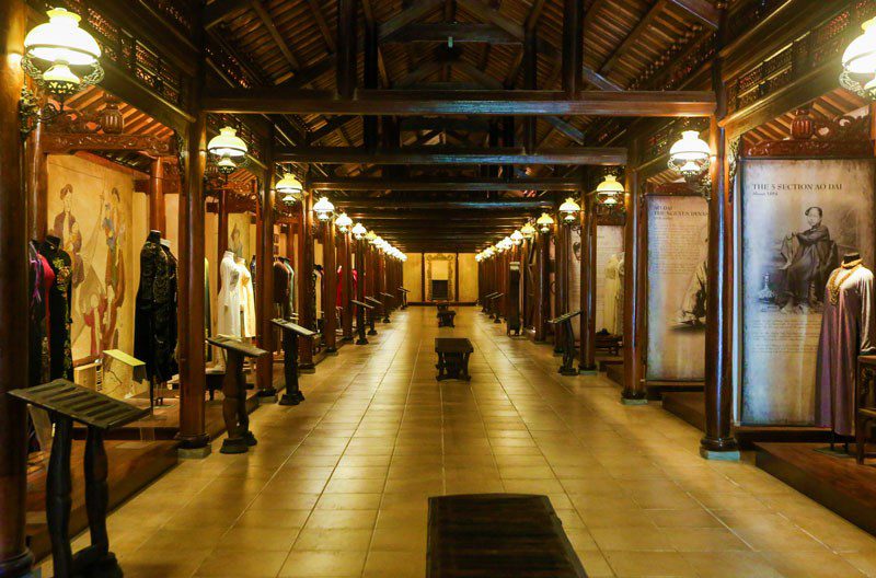 À l'intérieur du musée de Ho Chi Minh Ville