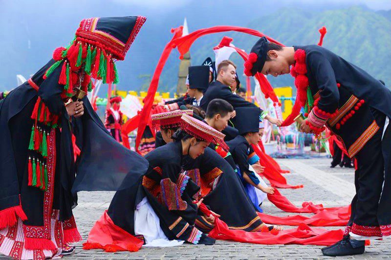 Marché de l'amour, culture unique des ethnies à Sapa