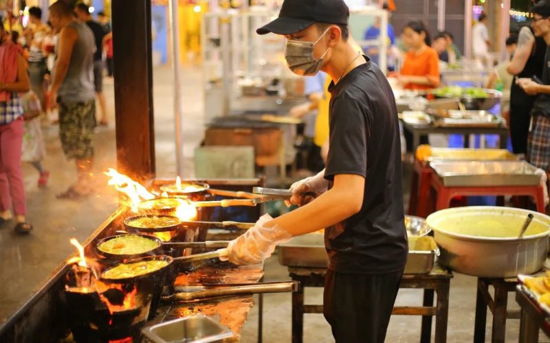 Marché de nuit de l’Université d’Agriculture du Vietnam