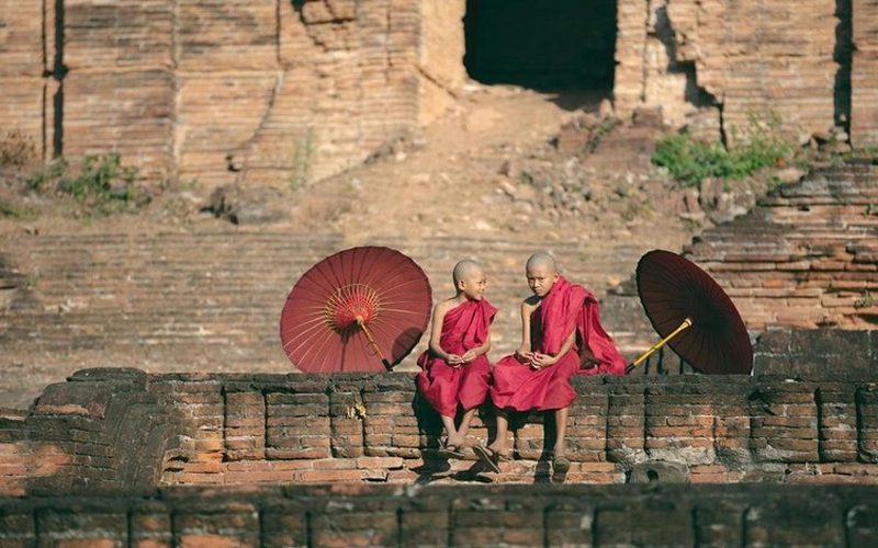 Moines à ruine de Mingun Pahtodawgyi