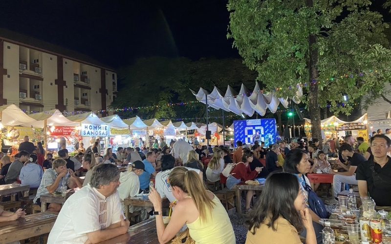 Marché nocturne de Lanna Square Chiang Mai
