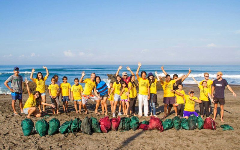 Nettoyage de la plage avec Trash Hero