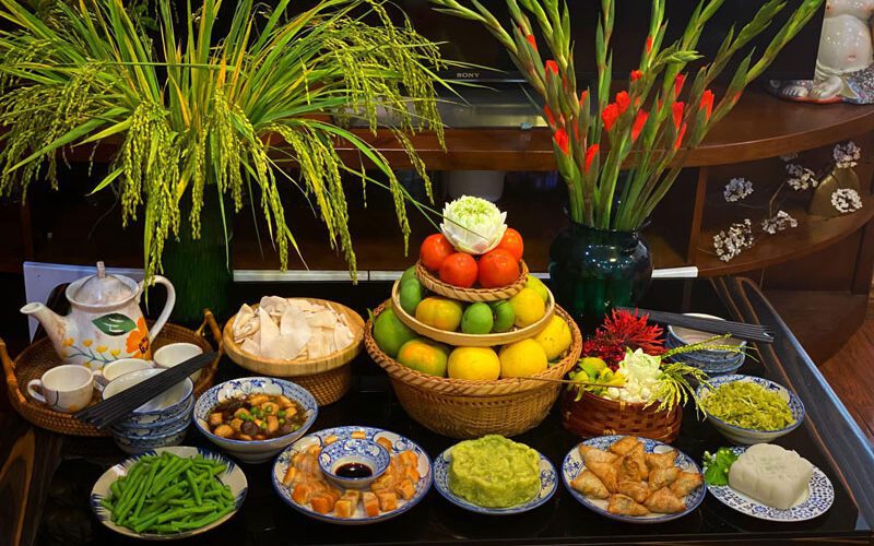 Offrandes aux ancêtres - Fête des âmes errantes - Vietnam en août