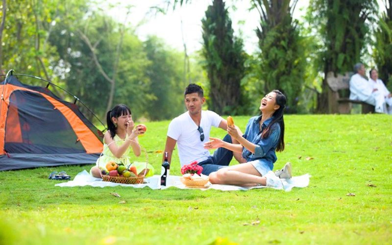 Organiser un pique-nique dans le parc Tao Dan est une expérience intéressante