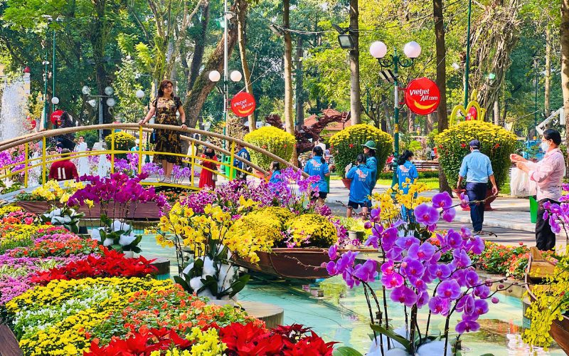 Plongez-vous dans le festival des fleurs de printemps de Tao Dan