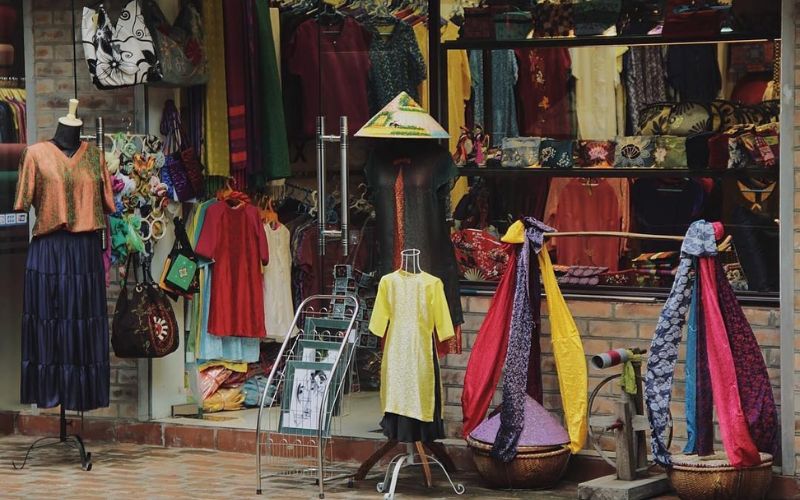 Produits en soie au village de la soie de Van Phuc